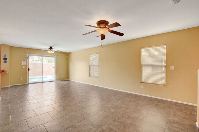 Building Photo - 4 Bedroom with Pool in Centennial Hills