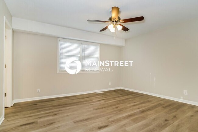 Building Photo - 3 Bedroom Pet-Friendly Home in OLATHE, KS with Main Street Renewal