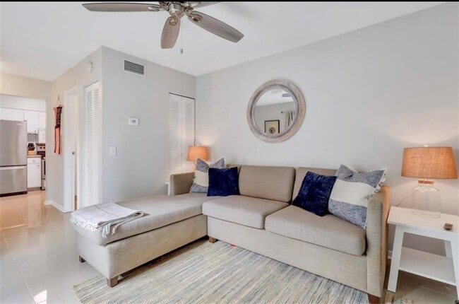 Building Photo - 850 Mallery St