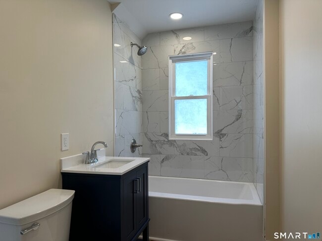 Building Photo - 46 Holbrook St