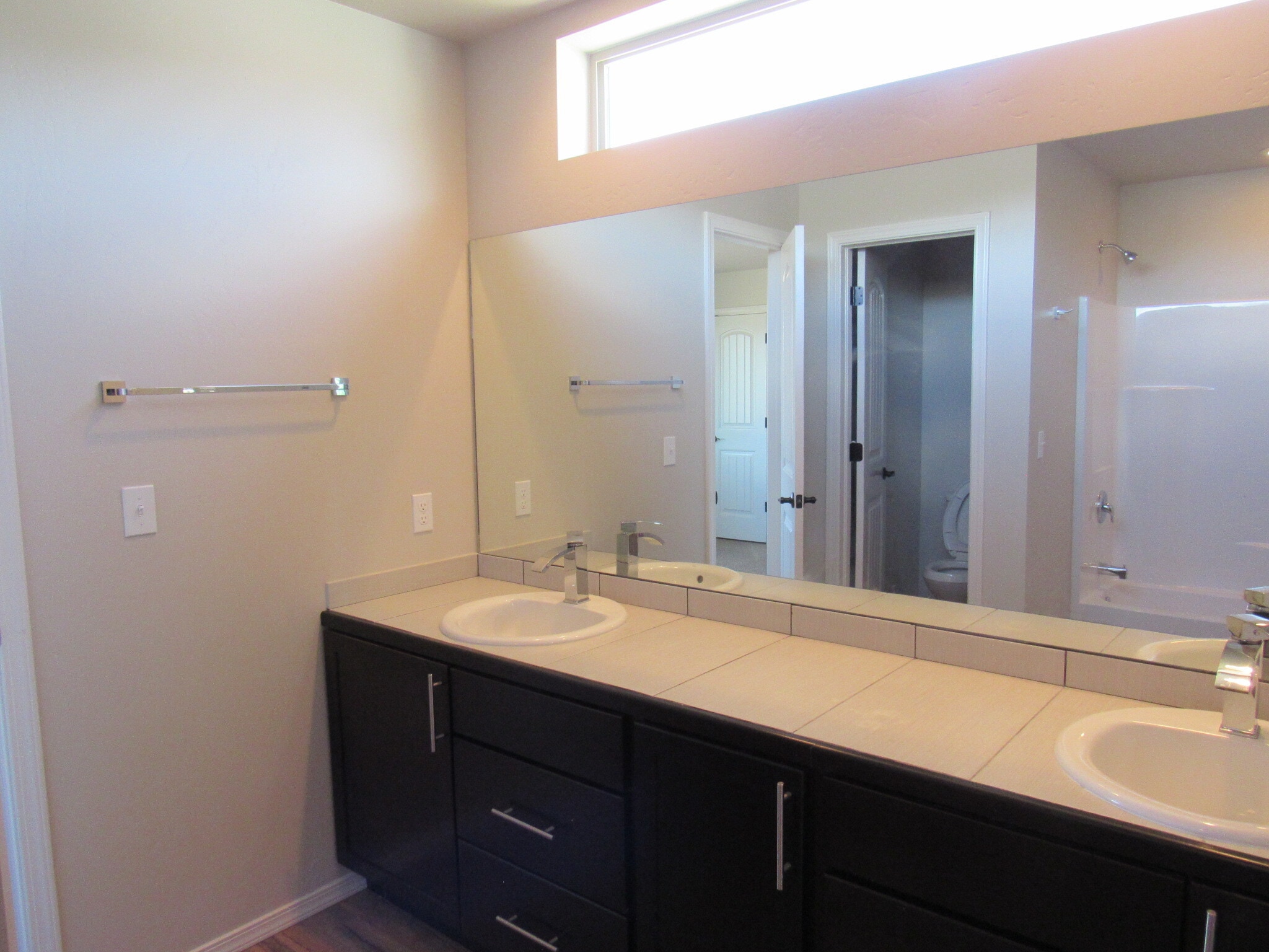 Bath Shared by 2 bedrooms - 313 Star Crossing
