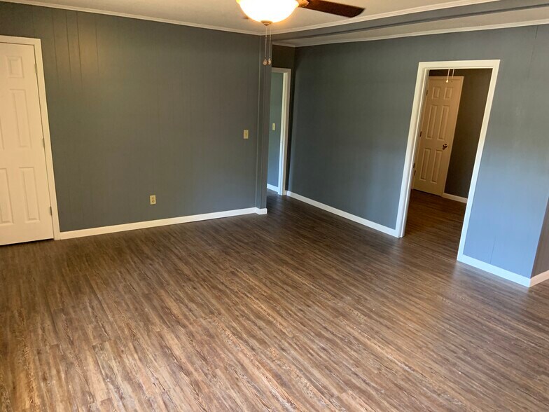 Building Photo - 1105 Walker Rd