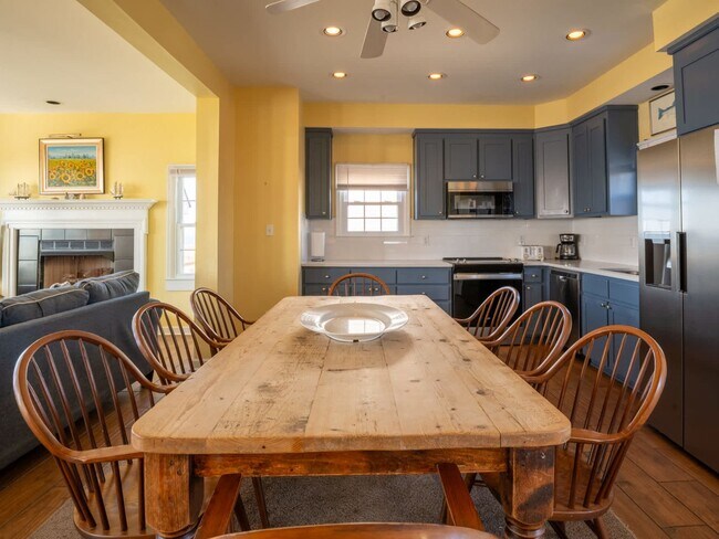 Building Photo - On Porpoise @ 36 Porpoise Place