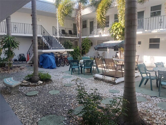 Building Photo - 1300 N 17th Ave