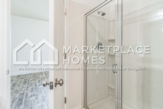 Building Photo - 2426 Valdes Dr