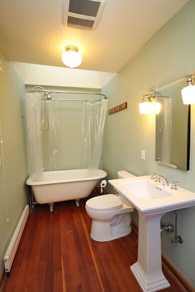 Building Photo - 9233 SW Brier Pl