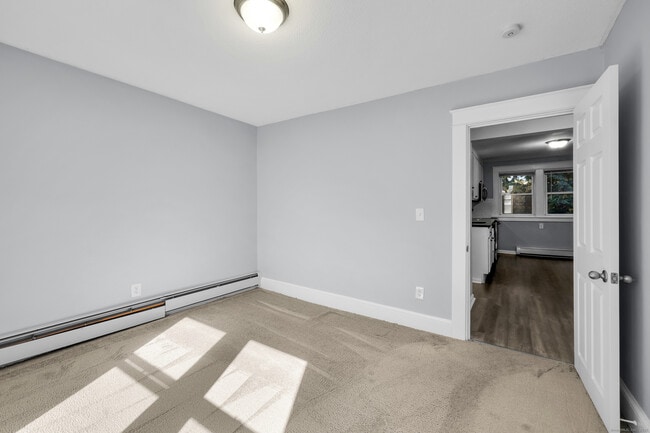 Building Photo - 245 Oakland St