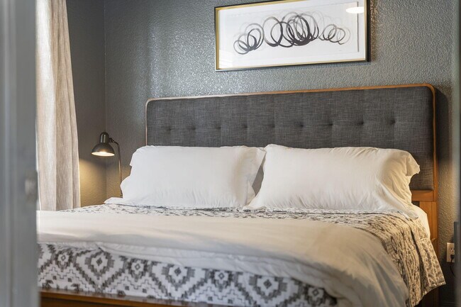 Building Photo - 34 Golfshores Dr