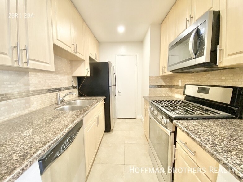 Building Photo - 8569 Burton Wy