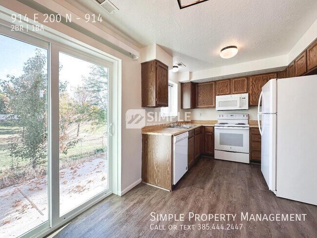 Building Photo - 914 E 200 N