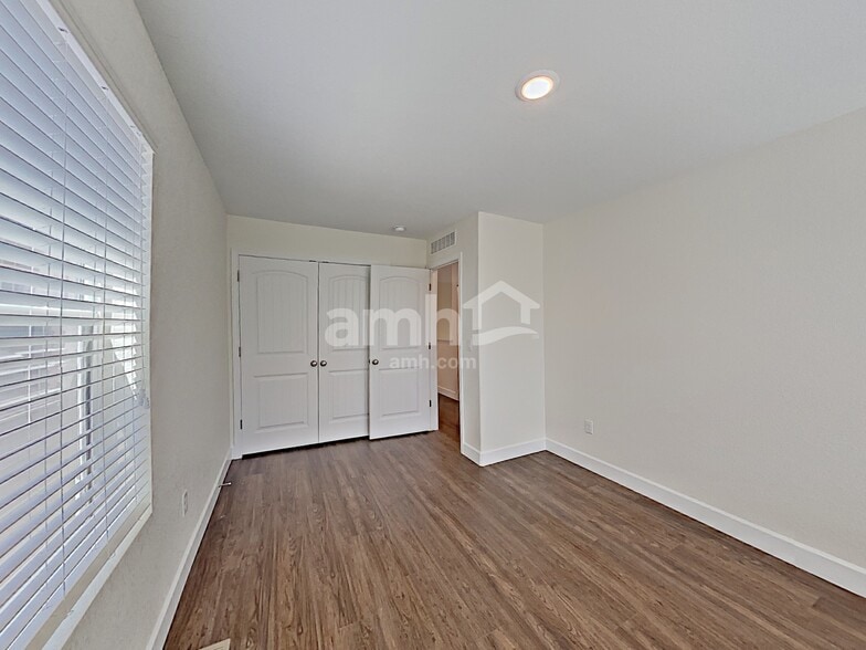 Building Photo - 4743 Crestone Peak St