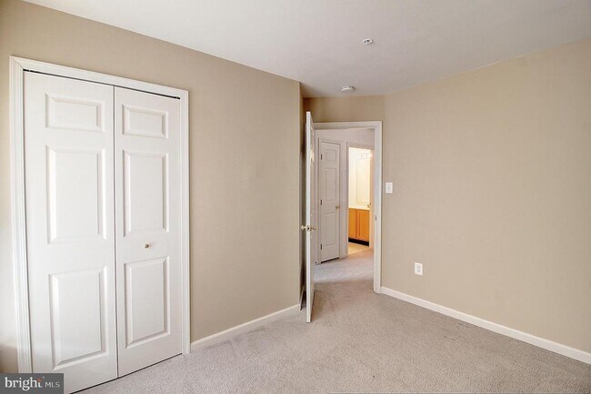 Building Photo - 6135 Newport Terrace