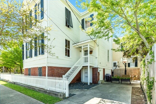Building Photo - 1702 Sealy Ave
