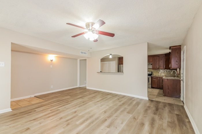 Building Photo - 6205 Magnolia Ln