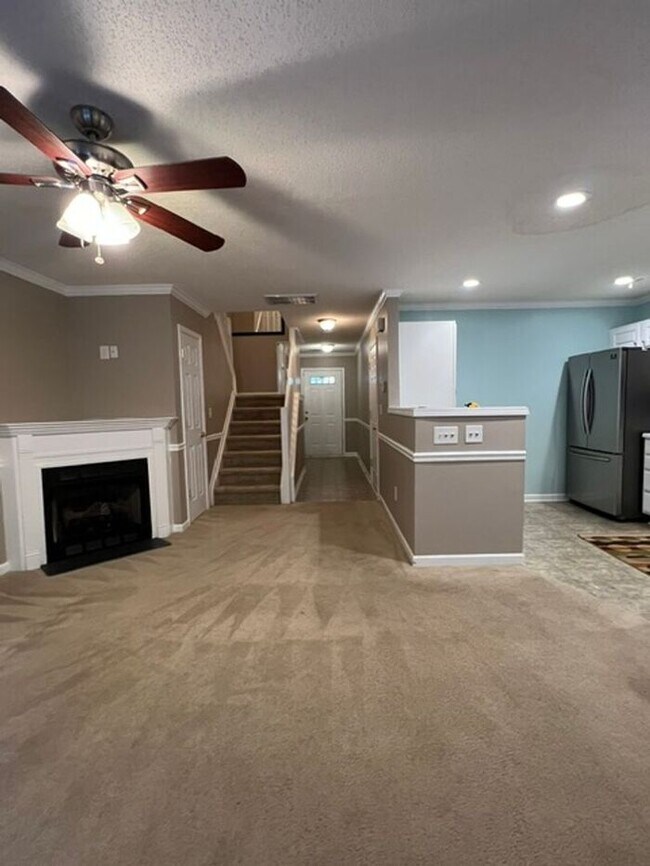 Building Photo - 2 Bedroom Townhome for Rent!