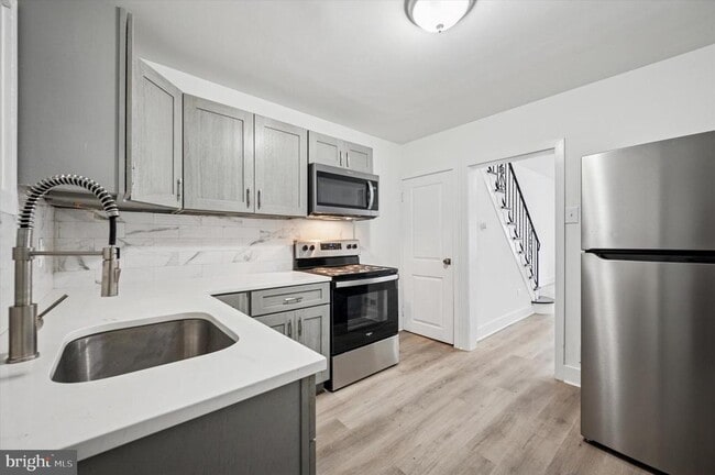 Building Photo - 2919 N Mascher St