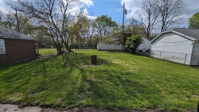 Back Yard - 834 S Main St
