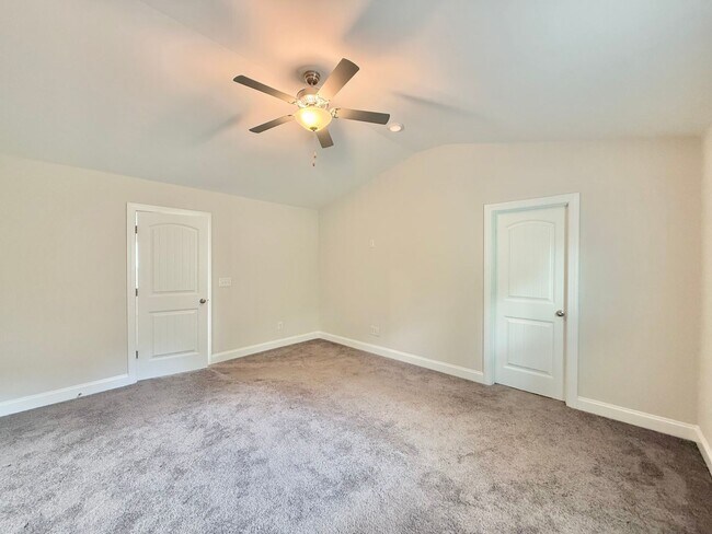 Building Photo - Modern 3BD, 2.5BA Raleigh Home in a Great ...