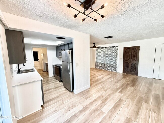 Building Photo - 929 Derbyshire Rd