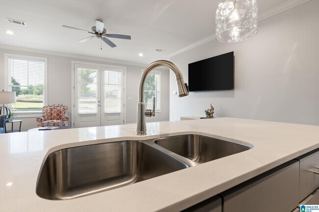 Building Photo - 829 21st Ave E