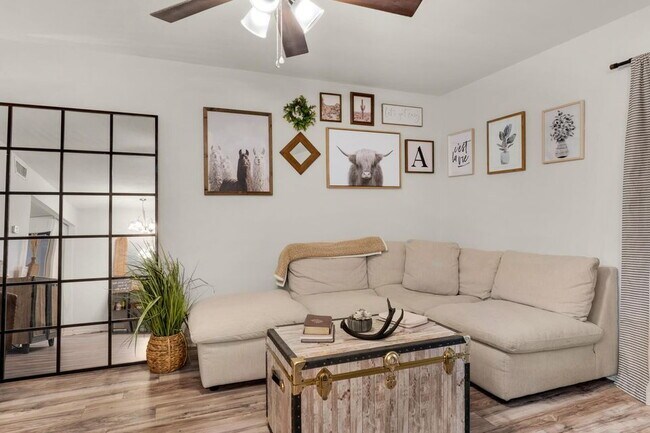 Building Photo - "Charming 2-Bed Townhouse in Fort Walton Beach"