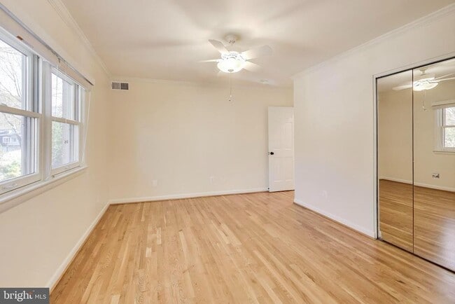 Building Photo - 4001 N Ridgeview Rd