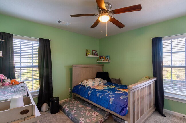 Building Photo - 704 Red Cedar Ct