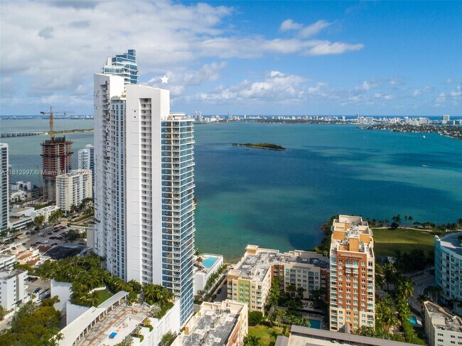 Building Photo - 2020 N Bayshore Dr