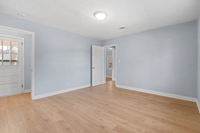Building Photo - 409 Wilkes Rd
