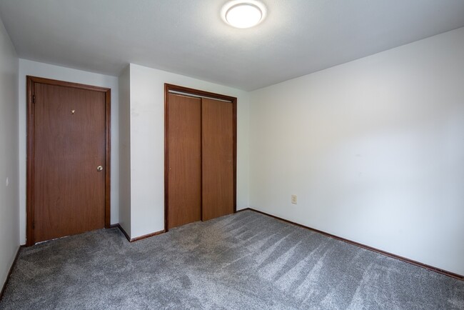 Building Photo - 7 105th St