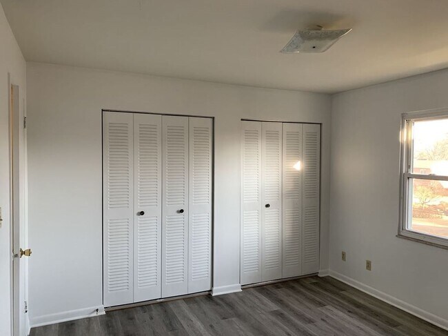 Building Photo - 1635 S Dorchester Dr