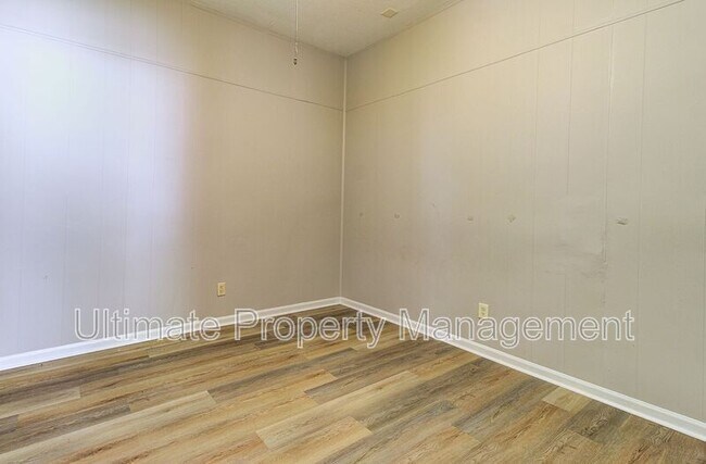 Building Photo - 5746 Marguerite Dr