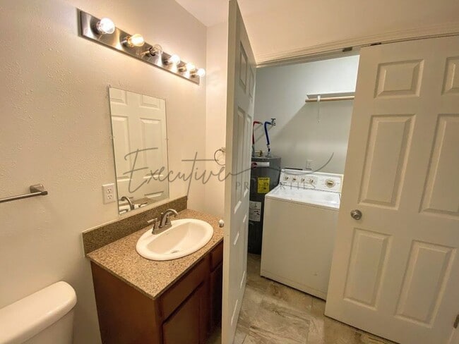 Building Photo - Willows Apartments