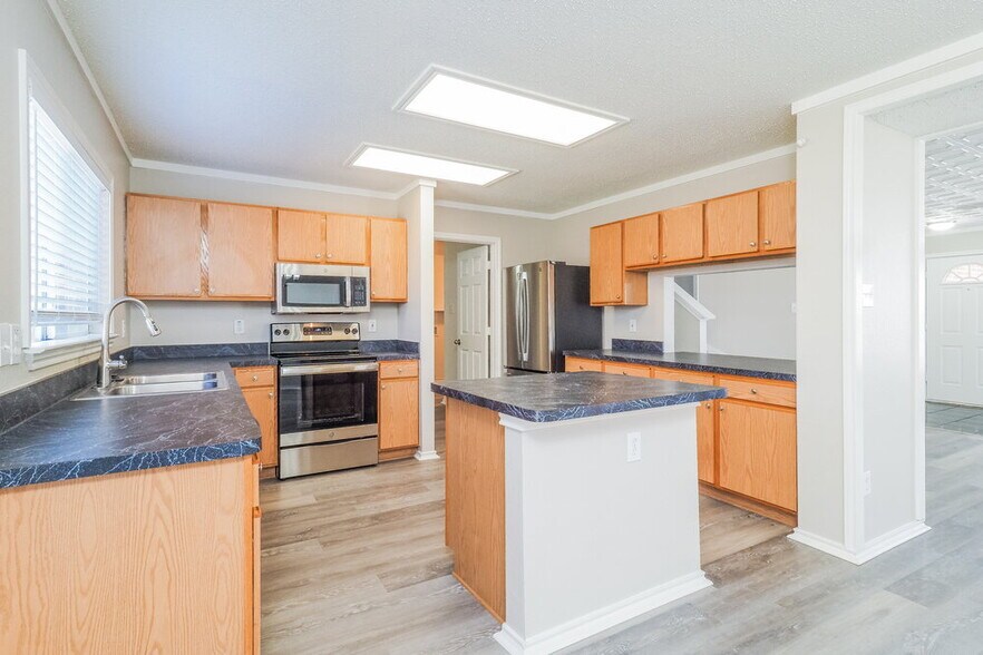 Building Photo - 10116 Chapel Glen Ter