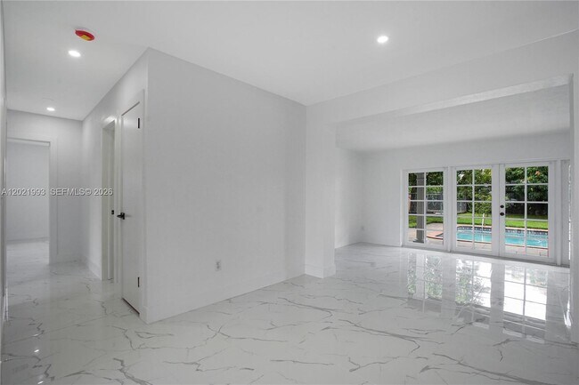 Building Photo - 630 W 72nd Pl