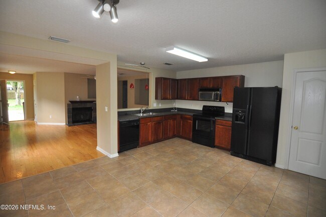 Building Photo - 1414 Blue Eagle Way E