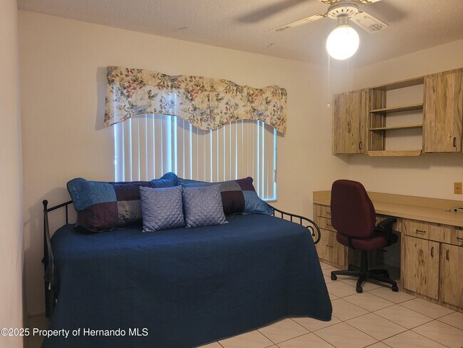 Building Photo - 7559 Heather Walk Dr