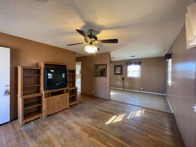 Building Photo - Move-In Ready 3-Bedroom Lamesa Home – Comfortable Classic Charm!