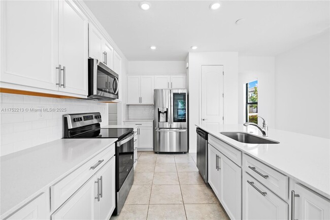 Building Photo - 2102 Appleton Cir N