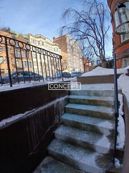 Building Photo - 529 Beacon St