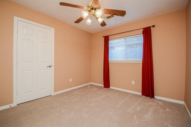 Building Photo - 13639 Country Pine Ct