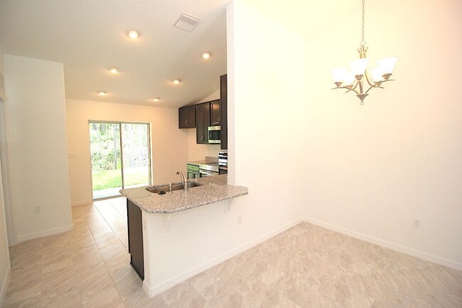 Building Photo - Spacious 4 Bed 2 Bath 2 Car Townhome Built in 2022 in Palm Coast!