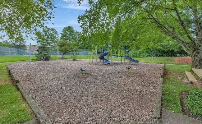 Building Photo - 9696 Carriage Run Ct