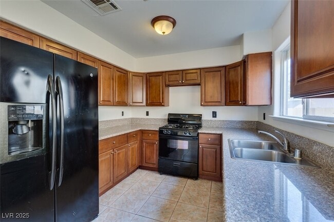 Building Photo - 5034 Lark Canyon Ct