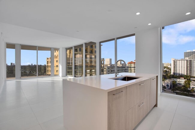 Building Photo - 153 N Seabreeze Blvd