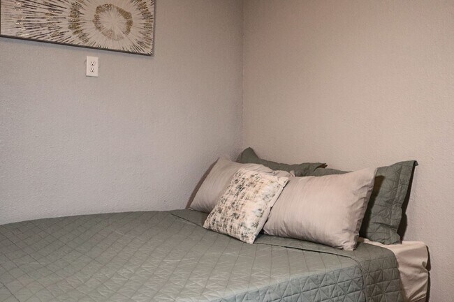 Building Photo - Comfy & Chic Council Bluffs Retreat - 2BR 1B