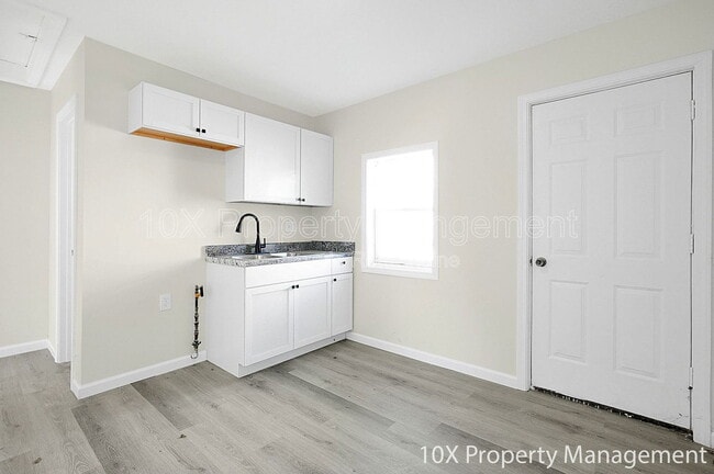 Building Photo - 685 S Wheatland Ave