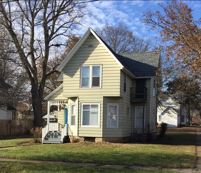 Building Photo - 958 Bluff St