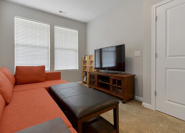 Building Photo - Maple Valley Stunning 5+ Bedroom 2.75 Bath