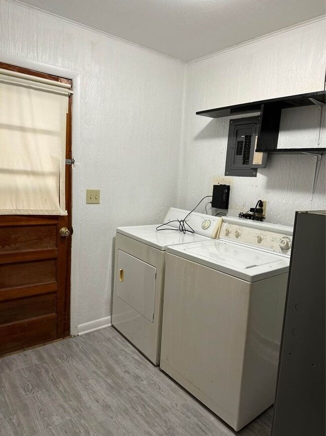 Building Photo - 407 N Cherry St